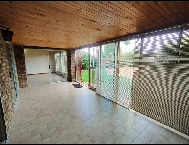 3 BEDROOM TOWNHOUSE FOR SALE IN BRACKENHURST